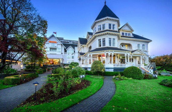 Kelsey Sworyk writer Venue Showcase Pendray Inn and Tea House by Huntingdon Manor in Victoria British Columbia by West Coast Weddings Magazine