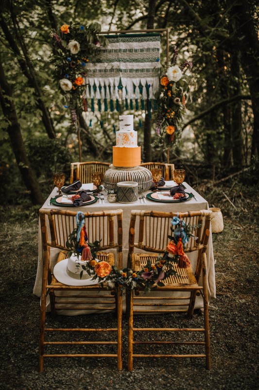 West Coast Weddings Love and Llama Cake by Cake by Taryn