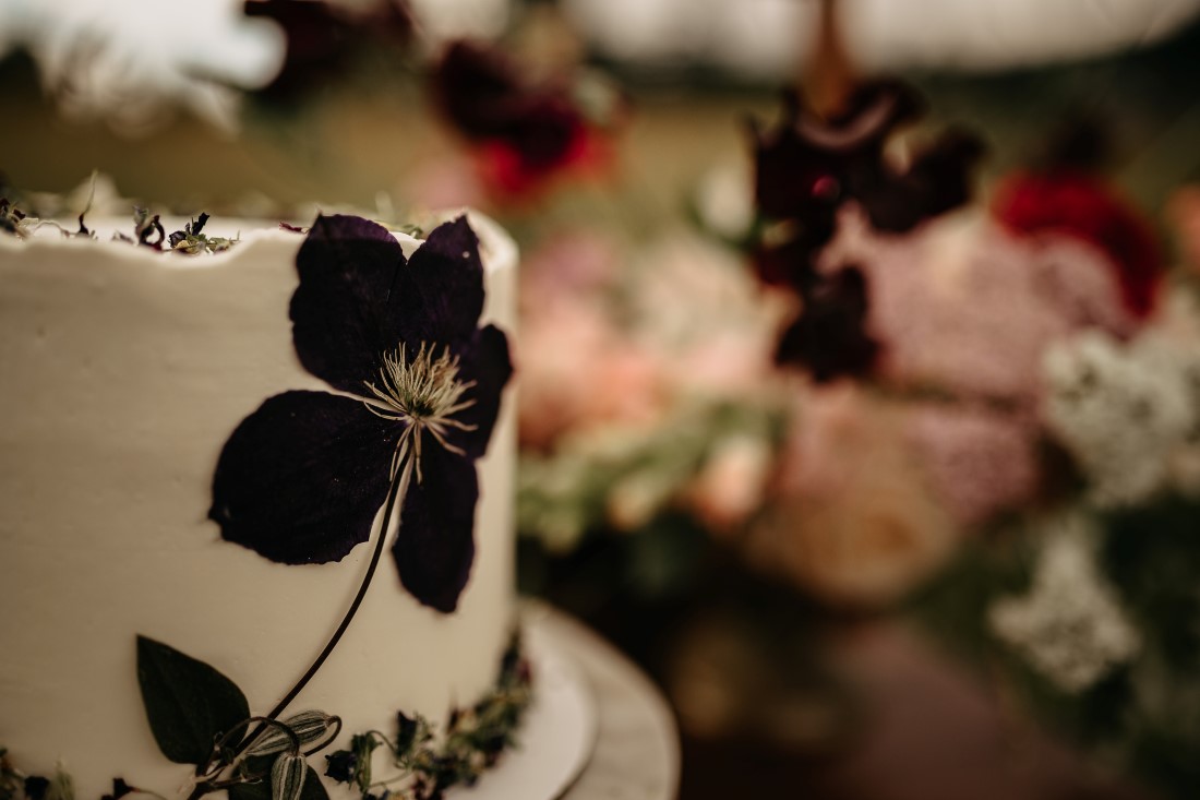Pressed flower on cake by Schur to Please