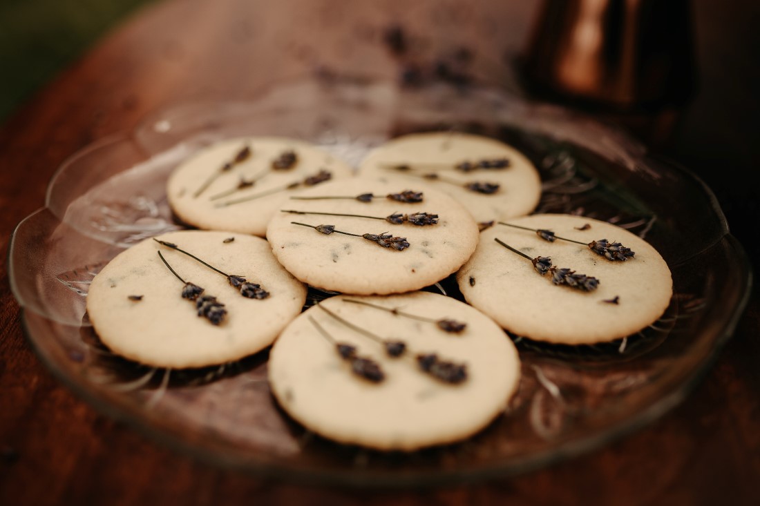 Wedding Favour Cookies with pressed flowers by Schur to Please Vancouver Island