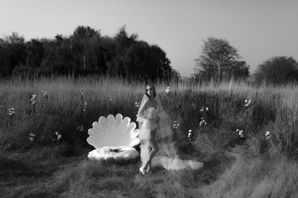 Aisle Style Bride in long veil with shell behind her by Meghan Hemstra in Jan Rhyan Vancouver