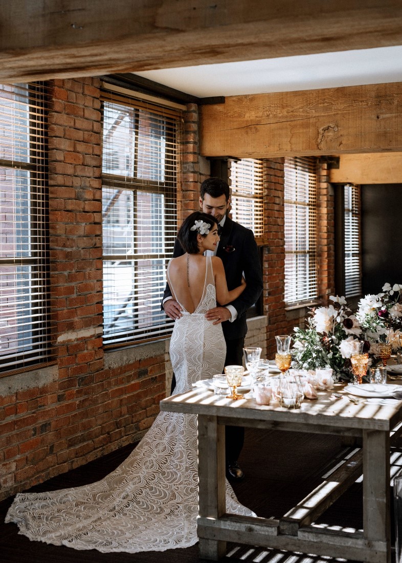 Kaoverii Silva Photographer Couple with Table Modern Vintage Wedding at The Loft
