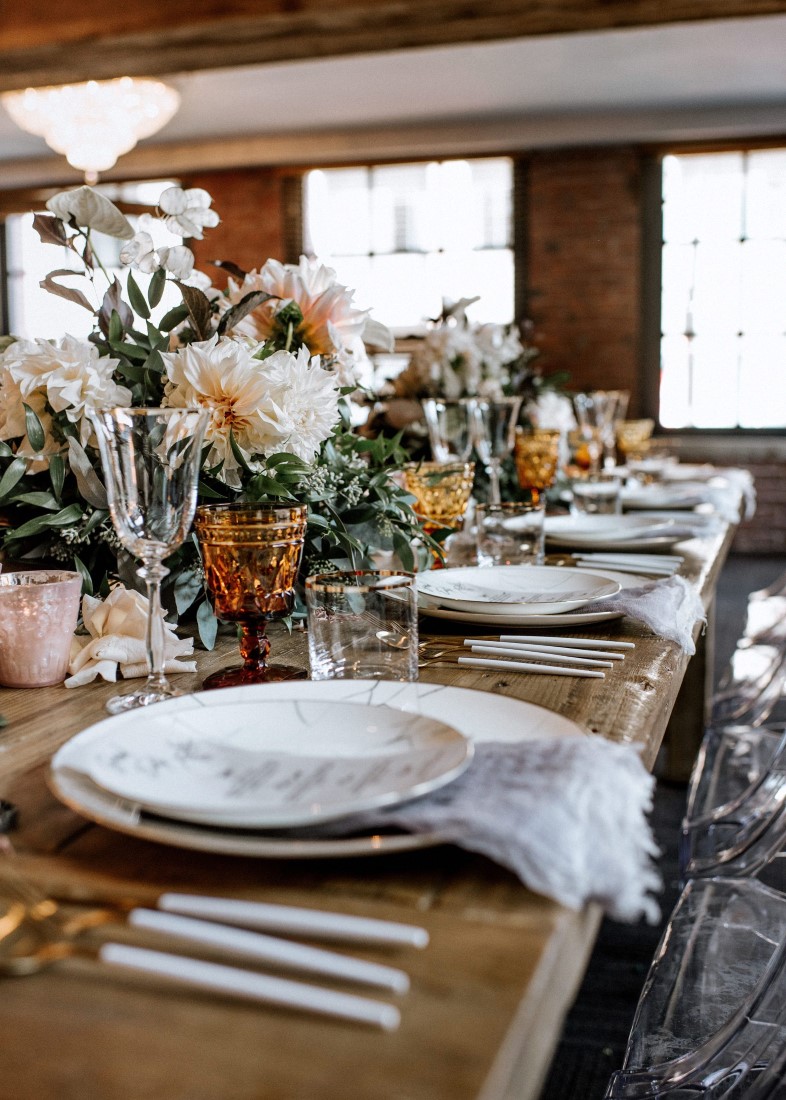 Kaoverii Silva Photographer Gold Glassware Modern Vintage Wedding at The Loft