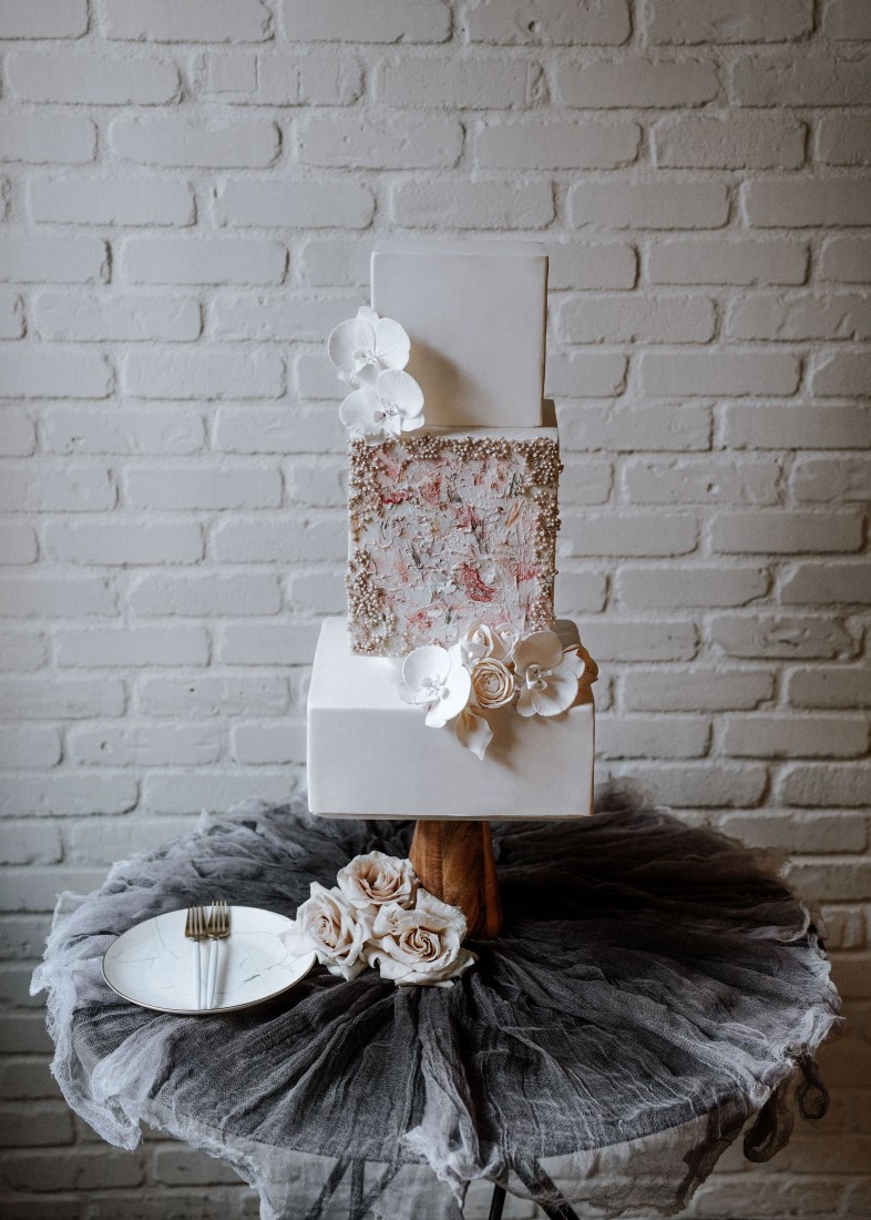 Kaoverii Silva Photographer Wedding Cake Modern Vintage Wedding at The Loft