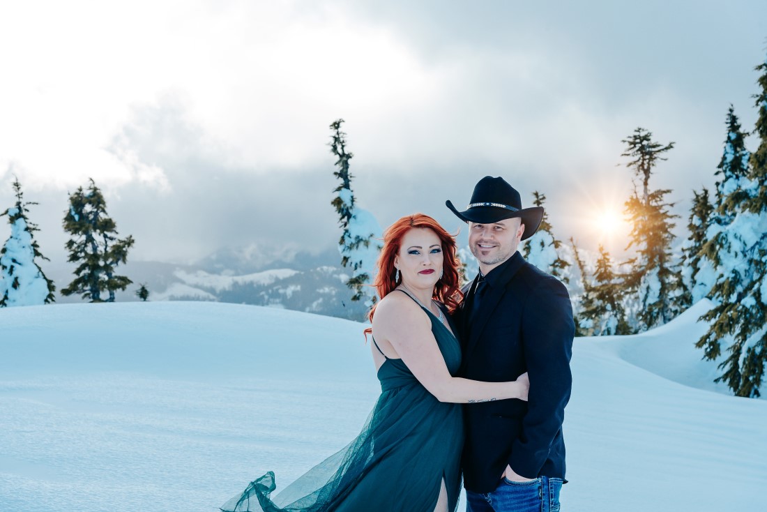 Eloping couple on Vancouver Island mountaintop 