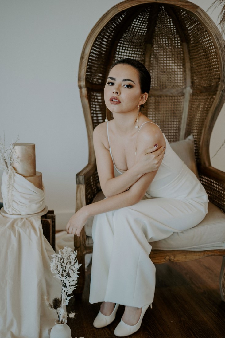 Bride with The Cake and The Giraffe Vancouver
