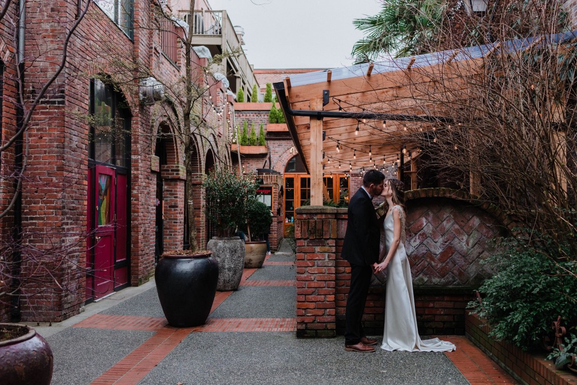 Vancouver Island wedding ceremony in downtown Victoria by Megan Maundrell