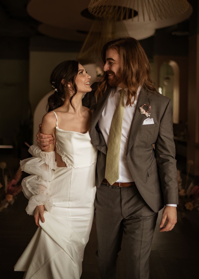 Playful + Pink west coast glances with bride and groom