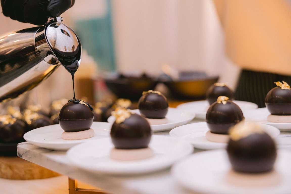 Chocolate eclairs at Luxe Vancouver Wedding Show