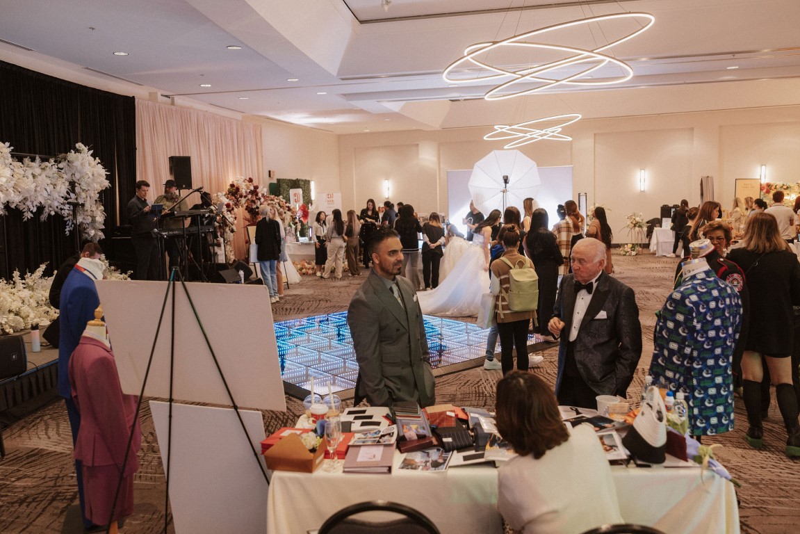 crowd of people at Vancouver Metro Hilton ballroom at West Coast Wedding Show Vancouver 