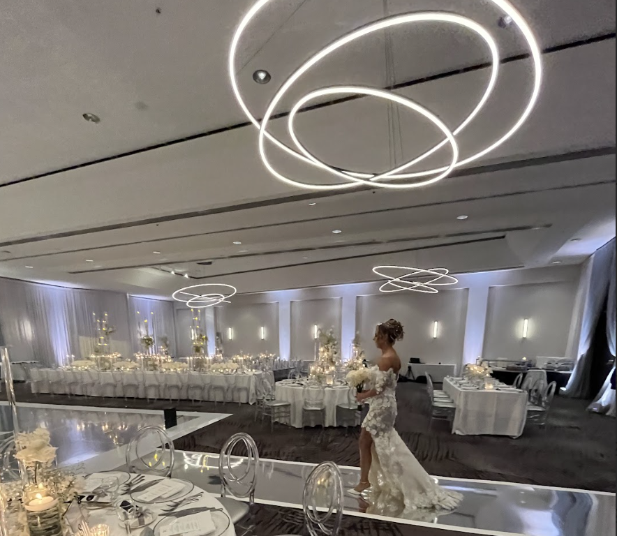 West Coast Wedding Show Hilton Metrotown Vancouver modern wedding in white