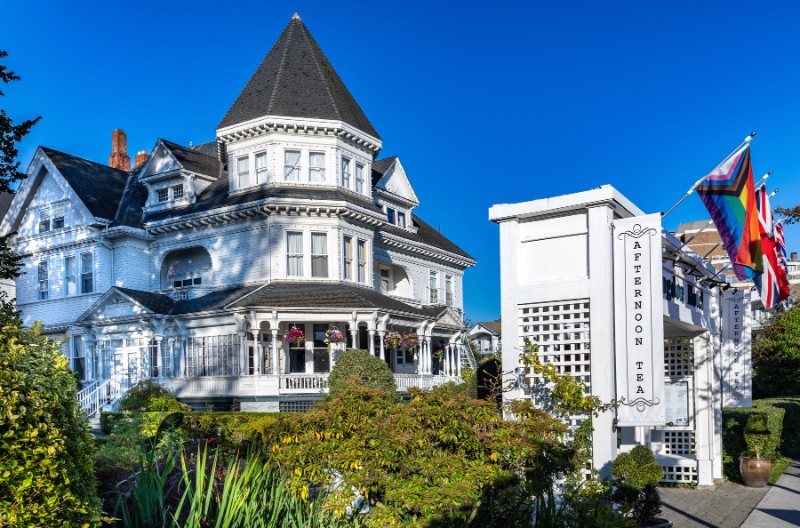 Pendray-Inn-and-Tea-House-Exterior