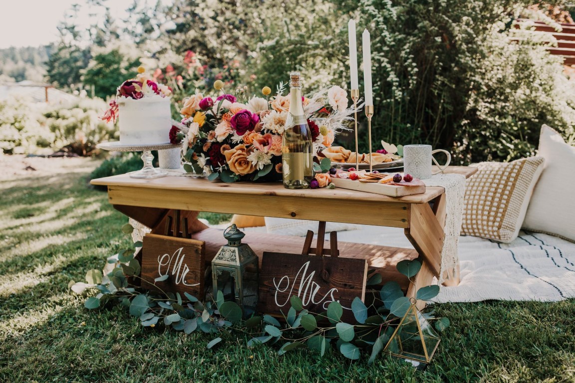 Picnic Sweetheart Table with mr and mrs signs
