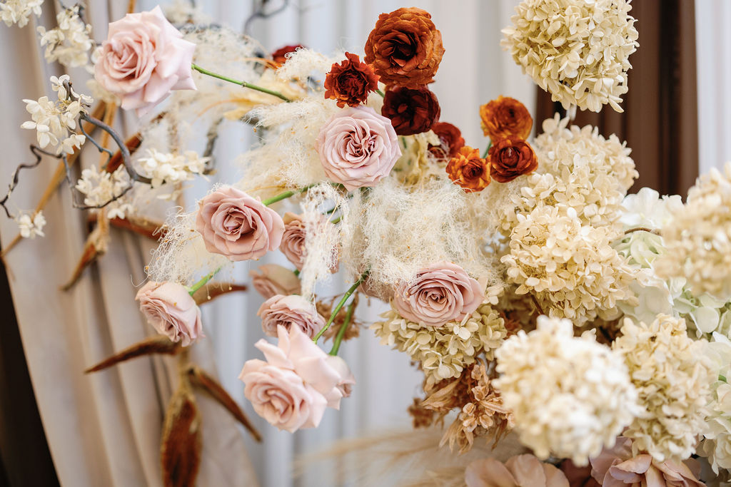 blush roses and beige hydrangeas by Luminous Floral